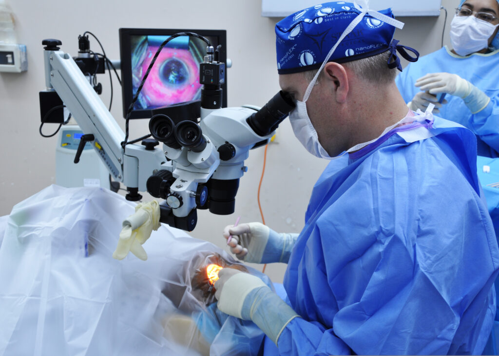 Katarakt-Linsenoperation und augenöffnende Genesung 1 Cataract lens surgery