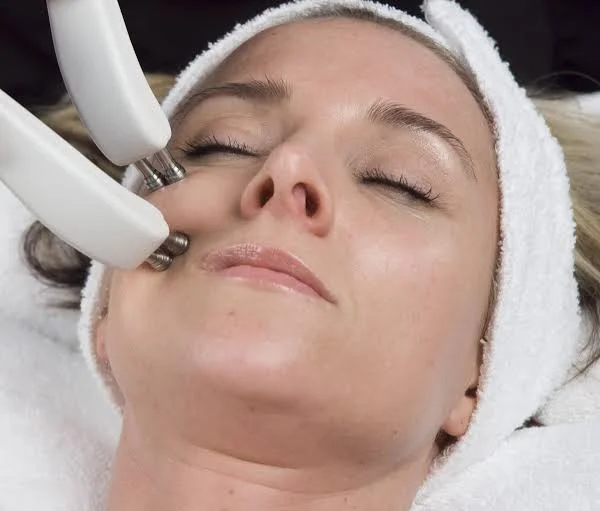 Ist Nicht-Chirurgisches Facelift Möglich? Wie Wird Es Durchgeführt? 2 non surgical face lift cost