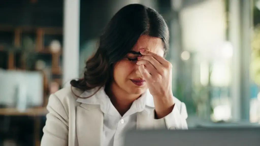 What is an Ocular Migraine? Symptoms, Triggers & Treatment 1 ocular migraine causes