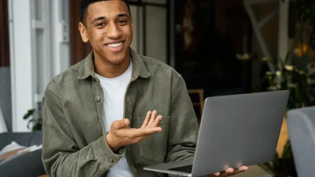 Screen Time After LASIK: Timeline, Rules, Healing & Driving 2 screen time after lasik
