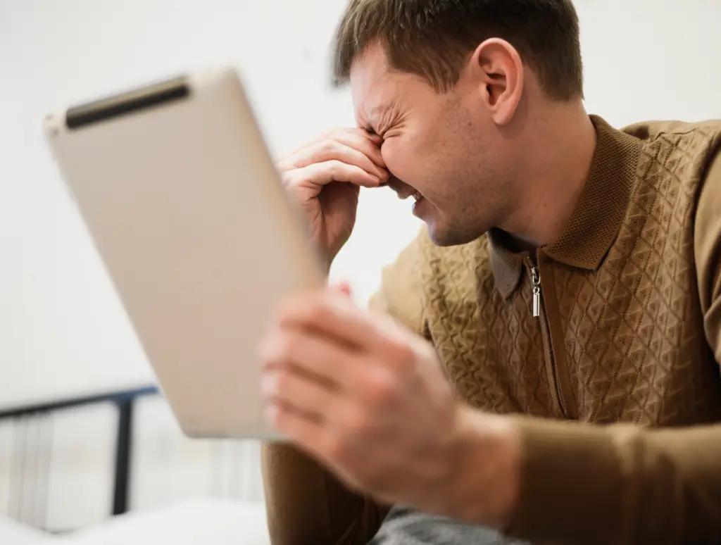 Screen Time After LASIK: Timeline, Rules, Healing & Driving 3 screen time after lasik surgery