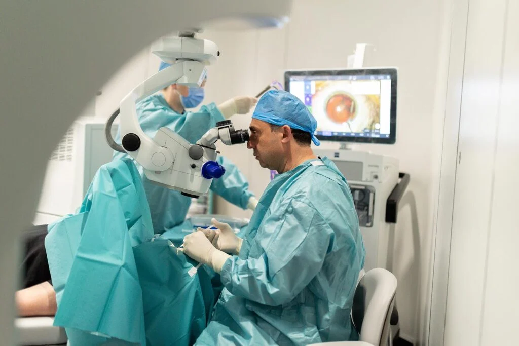 Was sind Trifokallinsen? Leitfaden zu Operation, Kosten und Nebenwirkungen 2 trifocal lenses surgery turkey